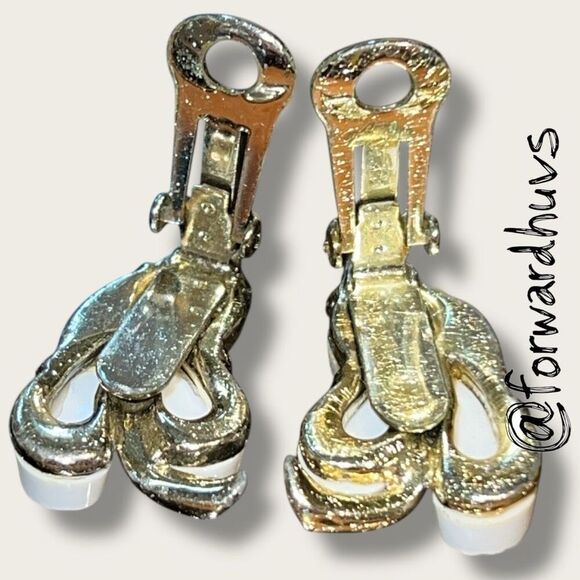 Vintage White Clip-On Earrings – Leaf Motif - Picture 4 of 6